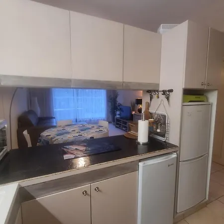 100 M From The Prime Location דירה ארסשון